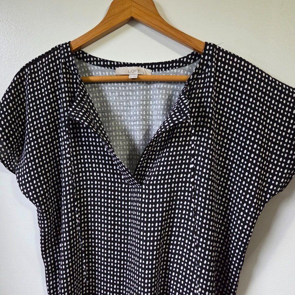 Euc Loft Loose Fitting Split V Neck Dotted Top Si… - image 4